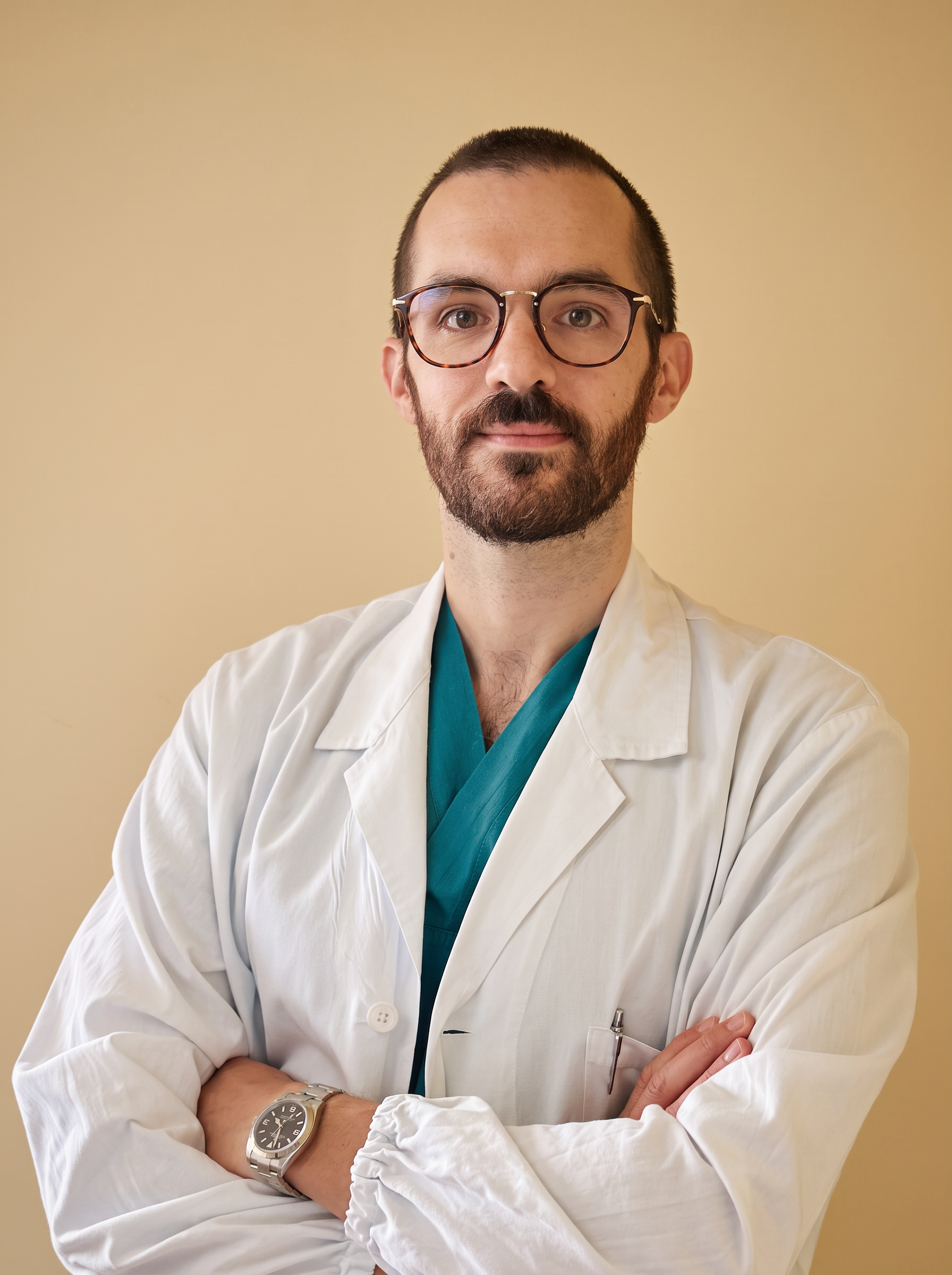 Ritratto del Dott. Alessandro Versace, neurochirurgo spinale a Monza